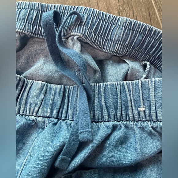 Uniqlo Blue Denim Elastic-Waist Women's Shorts - Picture 4 of 7